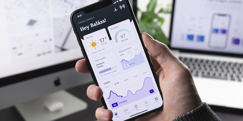 在手机上下载和安装应用程序的步骤示意图